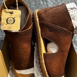 NWT Born Sandles. Brushed leather.